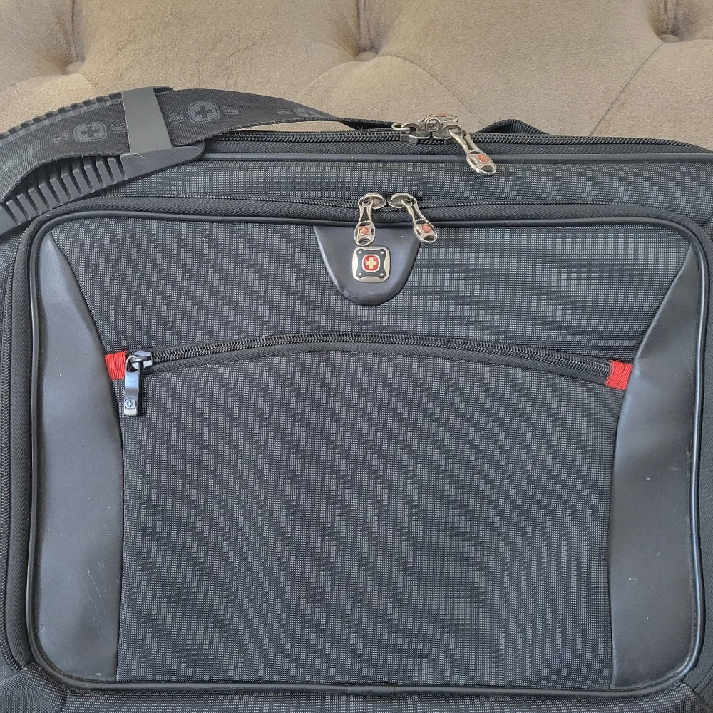 SwissGear by Wenger Laptop Shoulder Bag Black